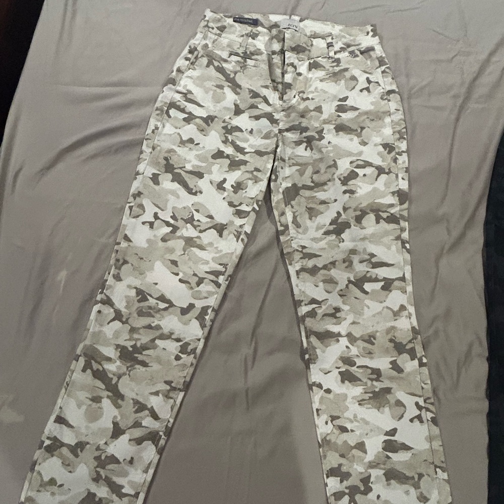 Women’s like new chino camp pants